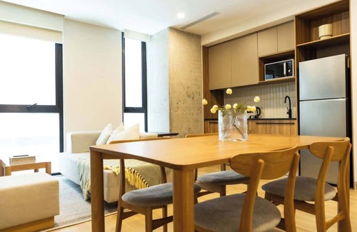 Zona Expo Apartment | Expo Summary: Departa
