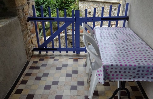 Les Assions House | Exposed stone house, pets welcome, in the countryside.