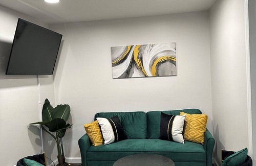 Orange Apartment | Express 2 Bedroom Haven near Airport in Orange, NJ