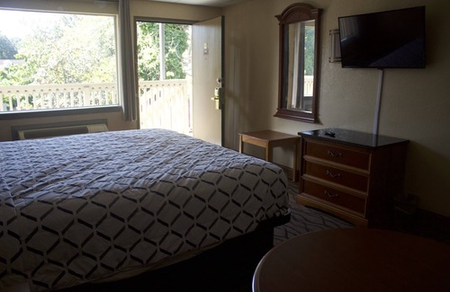 Cottage Line Hotel | Express Inn
