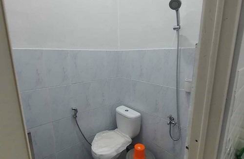 South Tangerang Hotel | EXPRESS O 92284 Kost Mazbie Syariah