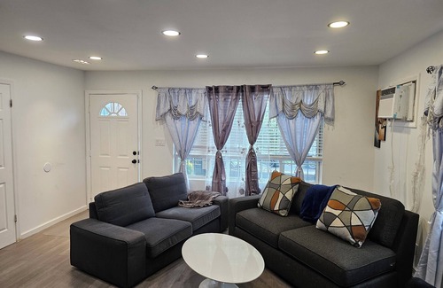 East New York Apartment | Expuiste, charming 2-bedroom apartment with AC, WiFi in beautiful ENY Brooklyn