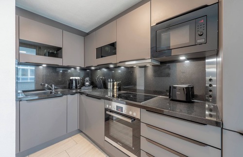 Boeblingen Apartment | EXQUIS 2BR Design Apartment LOUIS I Parking I Balcony I Mercedes-Benz I Family