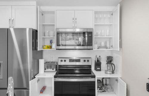 Calgary Apartment | Exquisite 1-Bdr Condo Apt