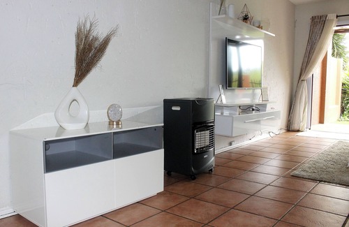 Greater Johannesburg Metropolitan Area Apartment | Exquisite 2 bedroom garden townhouse in the heart of Fourways,Sandton