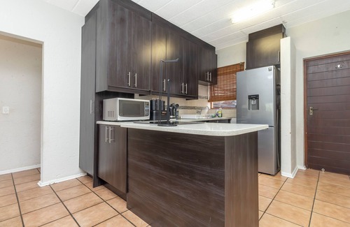 Greater Johannesburg Metropolitan Area Apartment | Exquisite 2 bedroom garden townhouse in the heart of Fourways,Sandton