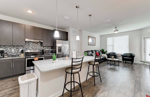 East Cesar Chavez Apartment | Exquisite 2Br/2Ba in East DTATX