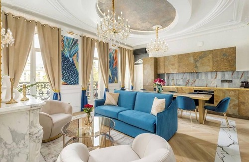 Arts-et-Metiers Apartment | EXQUISITE 5 BEDROOM 3 BATHROOM APARTMENT IN MARAIS