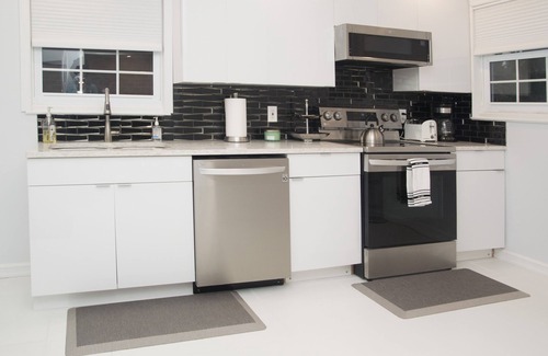 Queens House | Exquisite 5 BR, 2 B home in the NYC area 10 minutes from JFK in a quiet area.