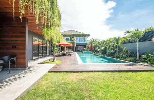 Seminyak Villa | Exquisite 5BR Villa: Premier Luxury in Seminyak