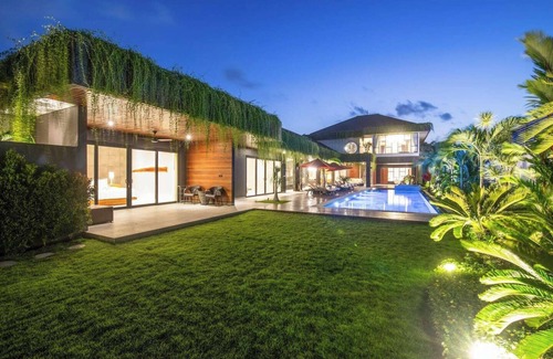 Seminyak Villa | Exquisite 5BR Villa: Premier Luxury in Seminyak