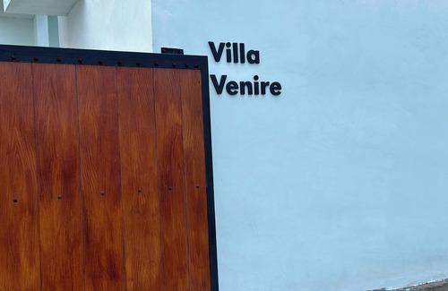 Padonan Villa | Exquisite 6BR Villa VENIRE I Centre Canggu I Roof Pool I AirCon I WIFIINetflix