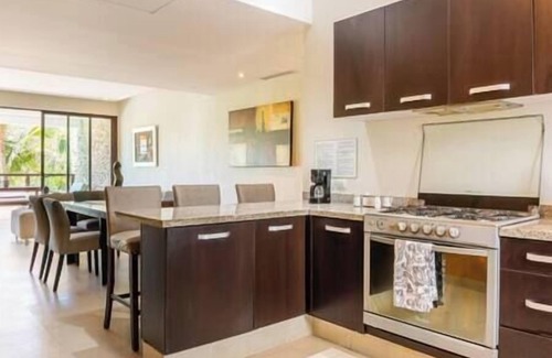 Granjas del Marques Apartment | Exquisite Acapulco Retreat in La Isla Residence