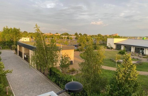 Trumpington Apartment | Exquisite Addenbrookes Trumpington Apartment with Terrace, Parking & Sleeps 6