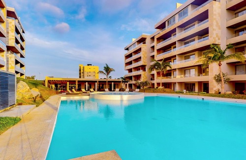 El Tezal Apartment | Exquisite apartment with balcony, TV, WiFi, heated pool. & gym/fitness room