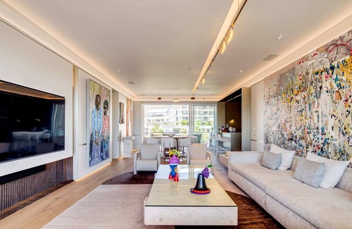 Victoria and Alfred Waterfront Apartment | Exquisite apartment w/ harbour views in a secure estate (301 Parama)