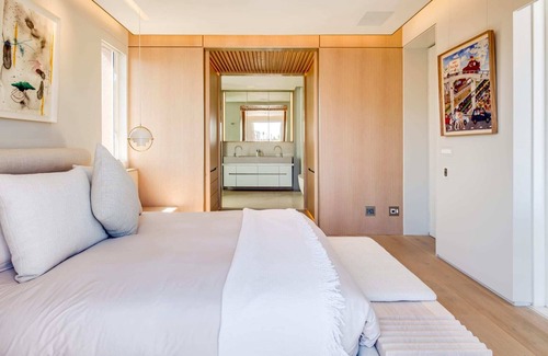 Victoria and Alfred Waterfront Apartment | Exquisite apartment w/ harbour views in a secure estate (301 Parama)
