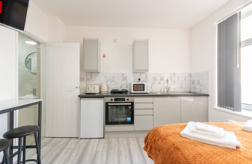 Penylan Apartment | Exquisite Cardiff Apartments- with Garden Lounge & Games Room