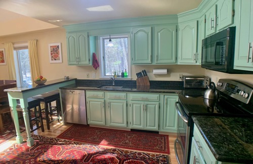 Hurley Ski Chalet | Exquisite Chalet by Ashokan water & Woodstock’s most scenic walks-WITH GENERATOR