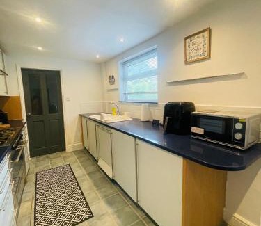 Leicester City Centre Apartment | Exquisite City Centre 5 Bedroom House - LT Villa
