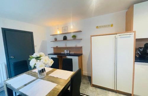 Leicester City Centre Apartment | Exquisite City Centre 5 Bedroom House - LT Villa