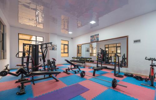 Nairobi West Apartment | Exquisite Condo with Free parking Gym and Pool