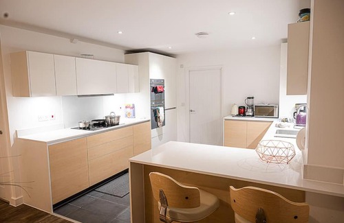 Harold Wood Villa | Exquisite cozy house, close to Train Station and amenities