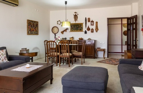 Karsiyaka Apartment | Exquisite Flat 10 min to Karsiyaka Coast in Izmir