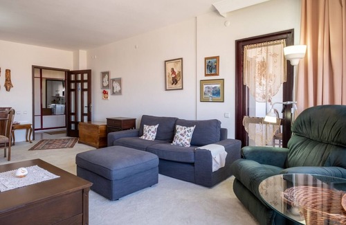 Karsiyaka Apartment | Exquisite Flat 10 min to Karsiyaka Coast in Izmir