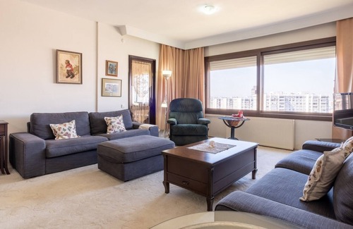 Karsiyaka Apartment | Exquisite Flat 10 min to Karsiyaka Coast in Izmir