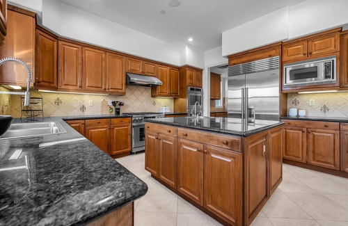 Los Angeles House | Exquisite Gated Estate, Pool, Hot Tub & Theatre!
