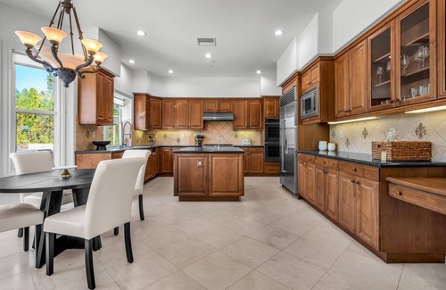 Los Angeles House | Exquisite Gated Estate, Pool, Hot Tub & Theatre!