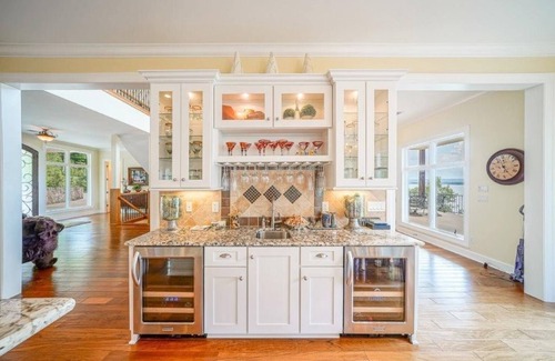 Quitman House | Exquisite Greers Ferry Lakefront Home! 5 Bedroom 5.5 Bathroom Sleeps 17!