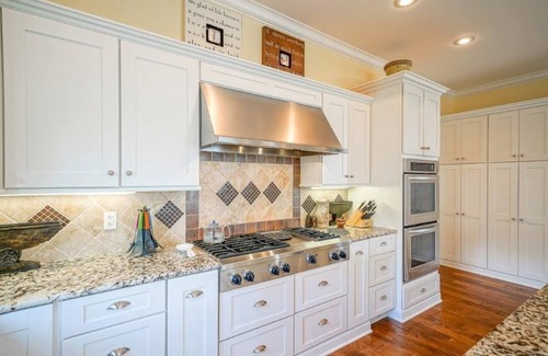 Quitman House | Exquisite Greers Ferry Lakefront Home! 5 Bedroom 5.5 Bathroom Sleeps 17!