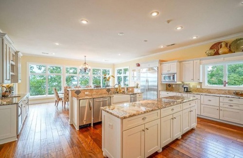 Quitman House | Exquisite Greers Ferry Lakefront Home! 5 Bedroom 5.5 Bathroom Sleeps 17!