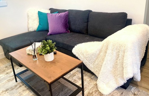 Southeast Edmonton Apartment | Exquisite Guest House