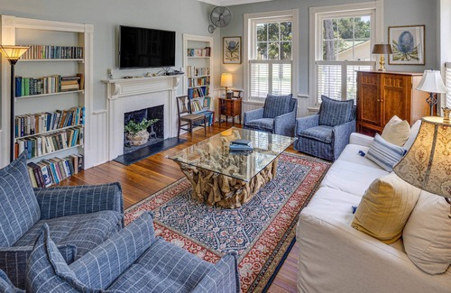 St. Marys House | Exquisite historic home on half acre with private garden & walkable location