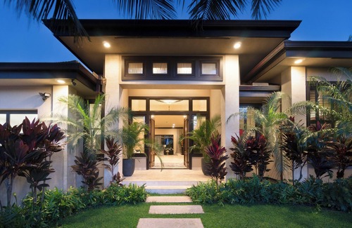 Kahala House | Exquisite home, pool, spa near Kahala Beach!