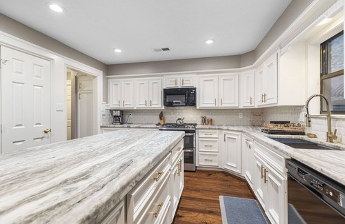 Walden on Lake Conroe House | Exquisite Lake Front House w/Pool & Private Dock