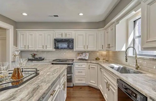 Walden on Lake Conroe House | Exquisite Lake Front House w/Pool & Private Dock