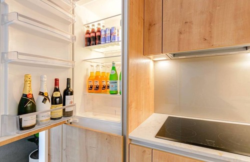 St. Pancras and Somers Town Apartment | Exquisite Lux Apartment 2 mins by King's Cross Station with AC