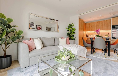 St. Pancras and Somers Town Apartment | Exquisite Lux Apartment 2 mins by King's Cross Station with AC