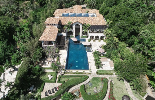 Cabrera Villa | Exquisite Luxury Beachfront Hacienda Retreat