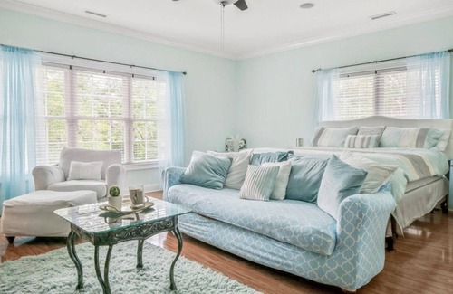 Murrells Inlet House | Exquisite Luxury, 10 Mins to Restaurants, Beach, and River in Gated Community