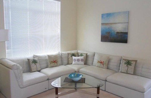 Marbella House | Exquisite Luxury Villa in Marbella, Davenport 5BR / 3.5BA