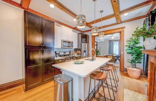 Columbus House | Exquisite Modern Historic Home Near Campus and Stadium! FITS 14 guest!