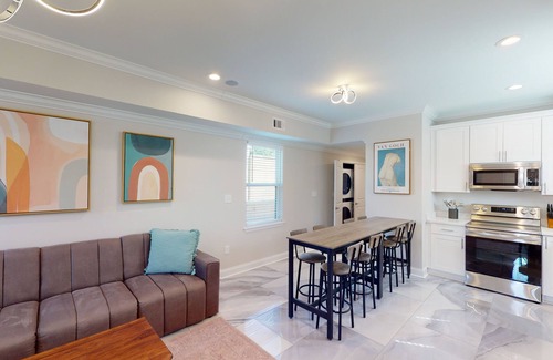 Tulane - Gravier House | Exquisite New Superdome Group House w/Heated Pool, Parking, 8 Beds and 5 Baths
