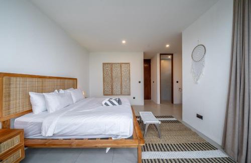 Batu Bolong Villa | Exquisite New Villa with Unmatched Amazing Views, Huge Pool - 4 Elegant Bedrooms!