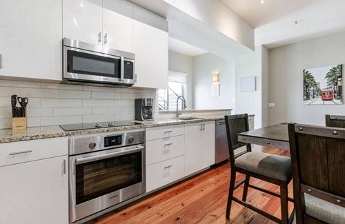 Central Business District Hotel | Exquisite Penthouse Near Local Attractions