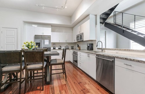 Central Business District Hotel | Exquisite Penthouse Near Local Attractions